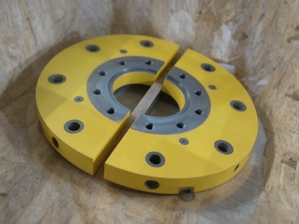 Riser Hang-Off Collar for Installation Without Pipe Disassembly